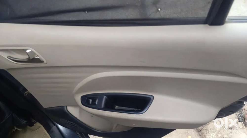 1 First Owner Stereo Speaker And Cng Company Fitted