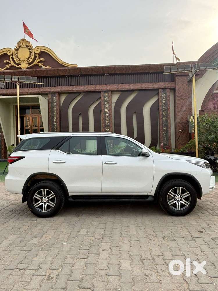 Toyota Fortuner 4x2 At 2.7 Petrol, 2025, Petrol