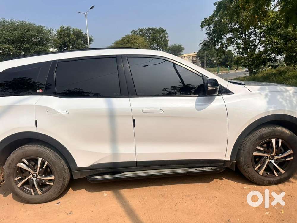 Mahindra Xuv700 2023 Petrol Well Maintained
