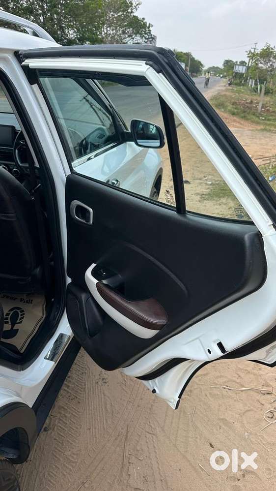 Hyundai Venue 2022 Petrol 20000 Km Driven