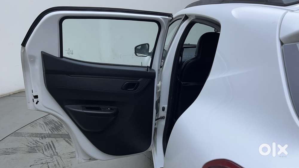 Renault Kwid 1.0 Rxt Amt, 2023, Petrol