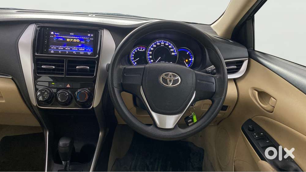 Toyota Yaris J Cvt, 2020, Petrol