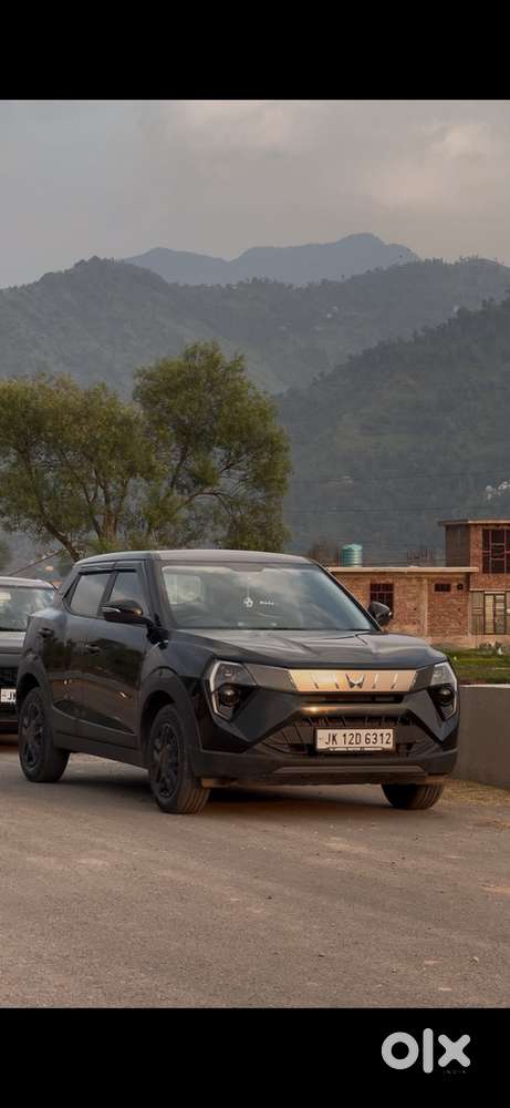 Mahindra Xuv3xo Petrol 2025