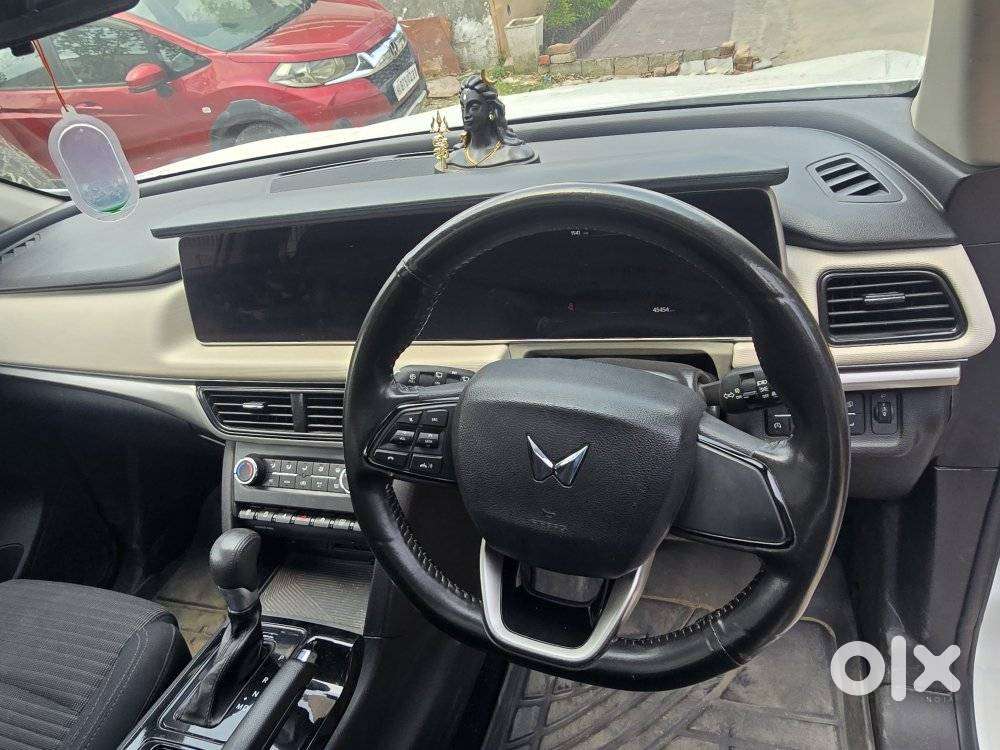 Mahindra Xuv700 2.2 Ax 5 Diesel At 7 Str, 2024, Diesel
