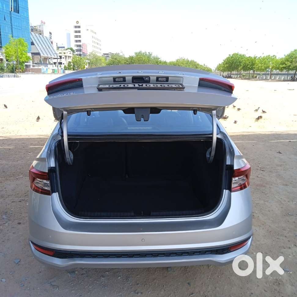 Skoda Slavia Ambition 1.0l Tsi At, 2022, Petrol