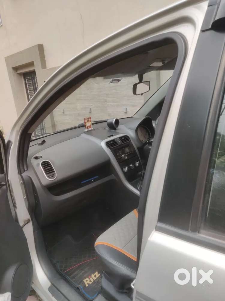 सरकारी कर्मचारी की वेल मेंटेंड कार