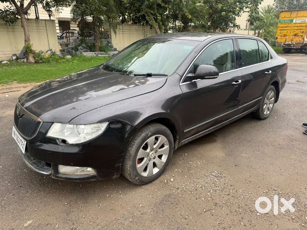 Skoda Superb Automatic 2012 Km Driven
