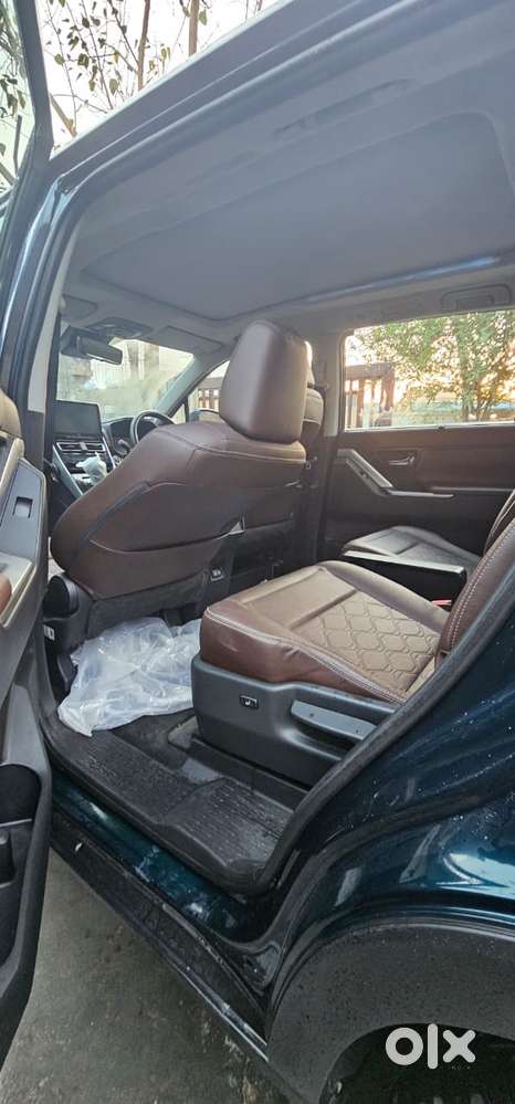 Toyota Innova Hycross 2.0 Zx Hybrid 7 Str, 2023, Cng & Hybrids