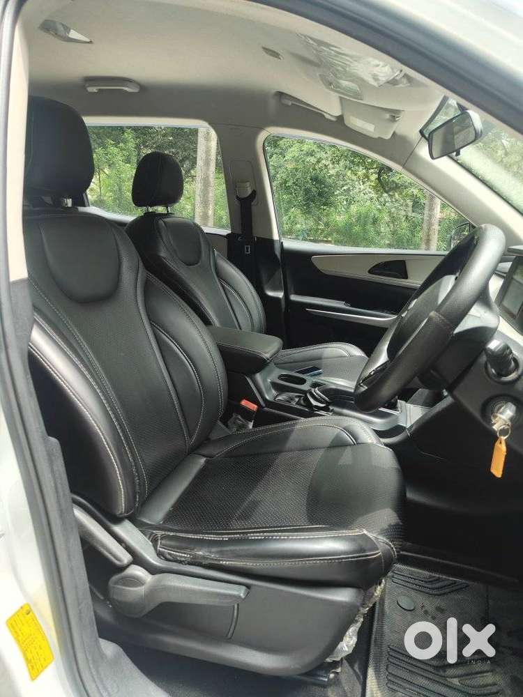 Mahindra Xuv700 2.2 Mx Diesel Mt 5 Str, 2022, Diesel