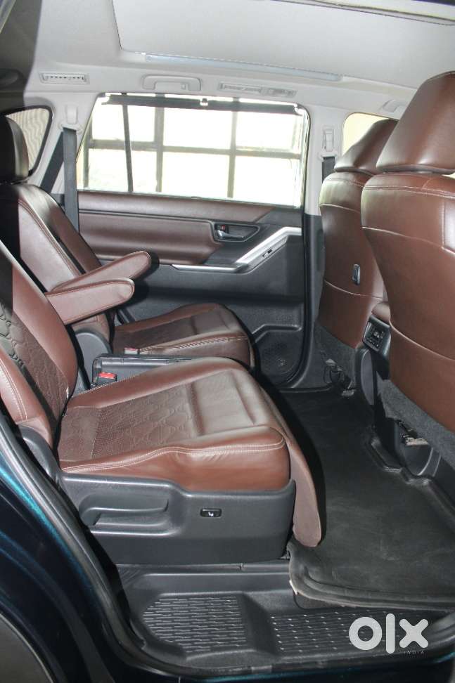 Toyota Innova Hycross 2.0 Zx (o) Hybrid 7 Str, 2023, Petrol