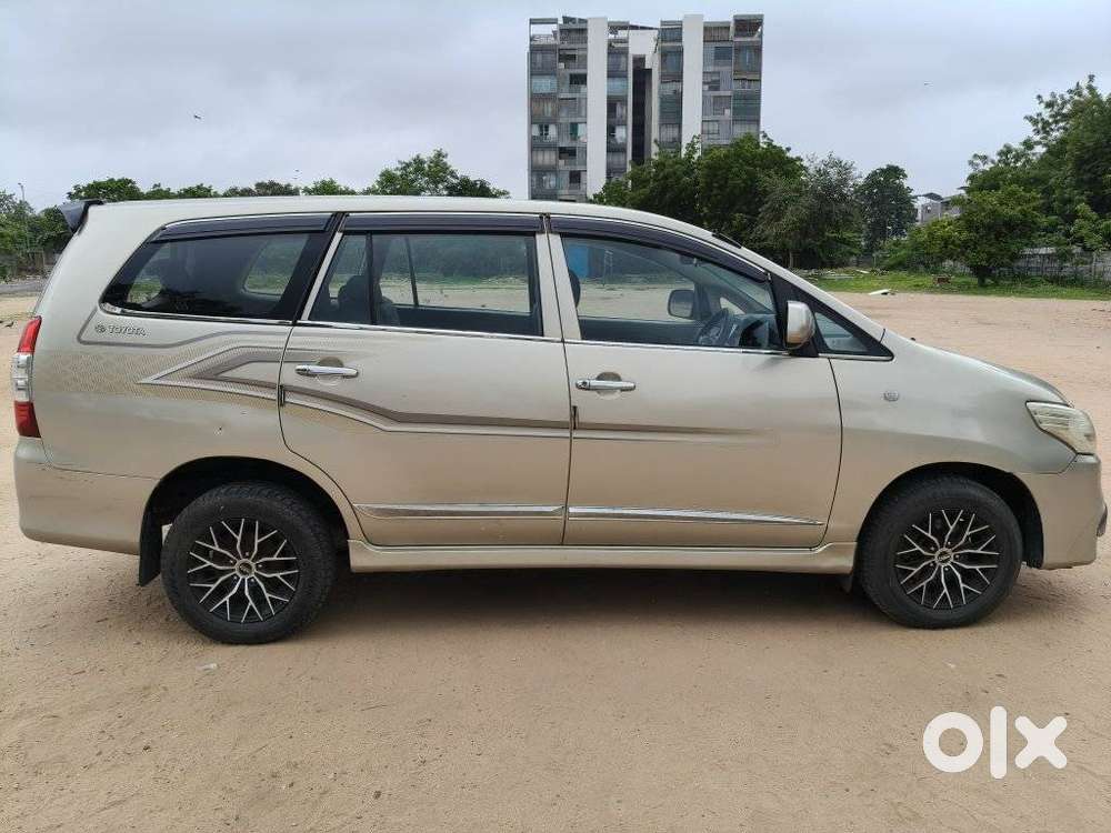 Toyota Innova 2.5 Gx (diesel) 8 Seater Bs Iv, 2015, Diesel