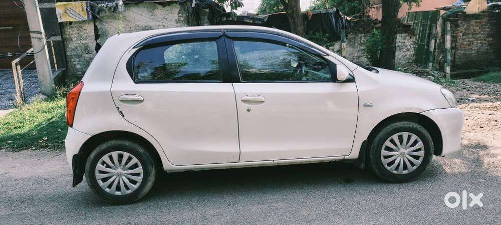 Toyota Etios Liva G, 2011, Petrol