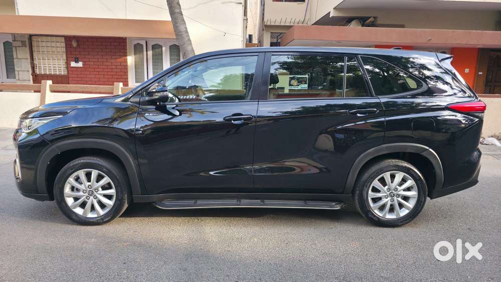 Toyota Innova Hycross 2.0 Vx (o) Hybrid 7 Str, 2025, Petrol