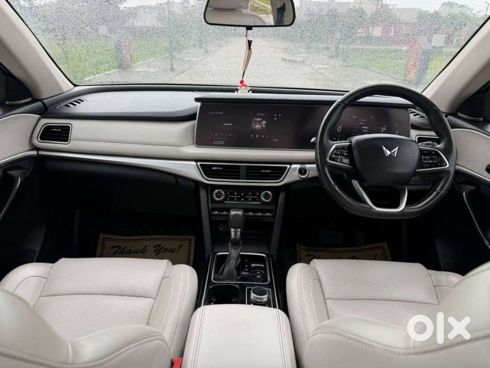 Mahindra Xuv700 2.2 Ax 7 Diesel At Luxury Pack Str Awd, 2022, Diesel
