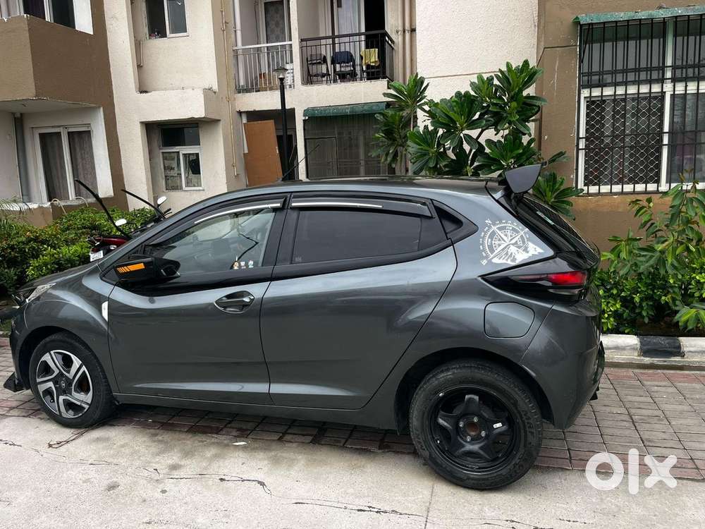 Tata Altroz Petrol 2024