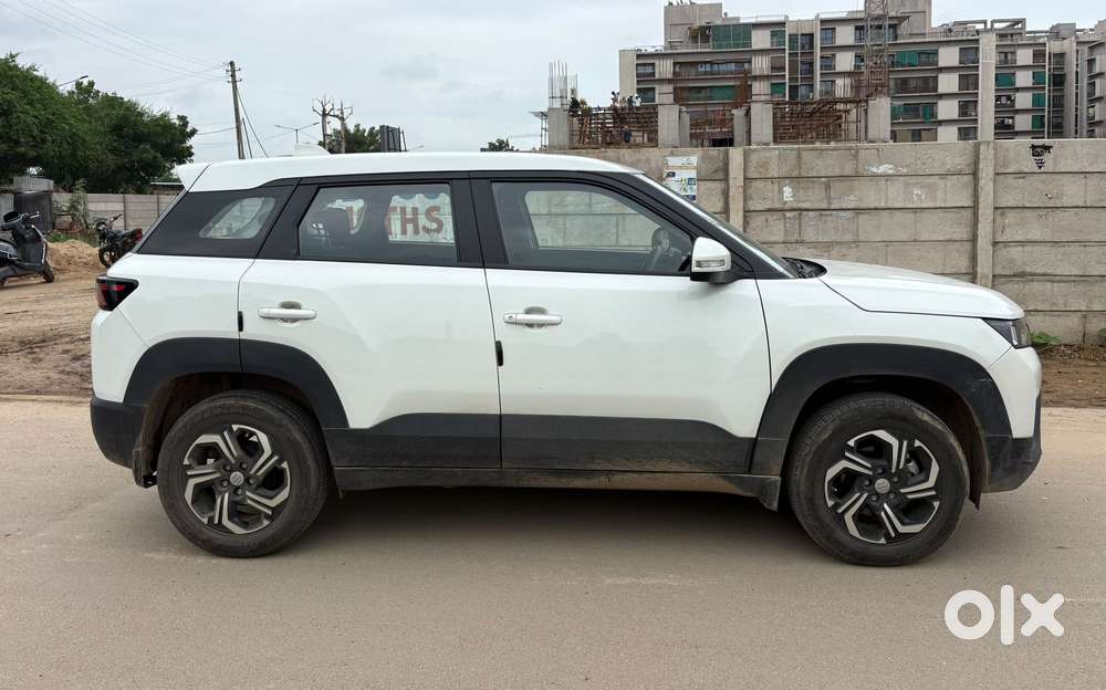 Maruti Suzuki Brezza 1.5 Vxi At Smart Hybrid, 2025, Petrol