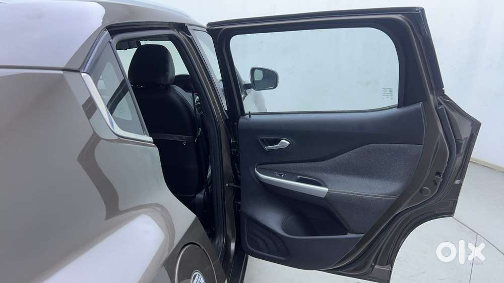 Nissan Magnite 1.0 Xv Premium, 2021, Petrol