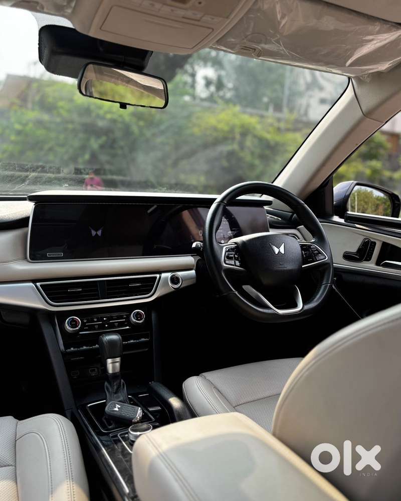 Mahindra Xuv700 2.2 Ax 7 Diesel At Str, 2023, Diesel
