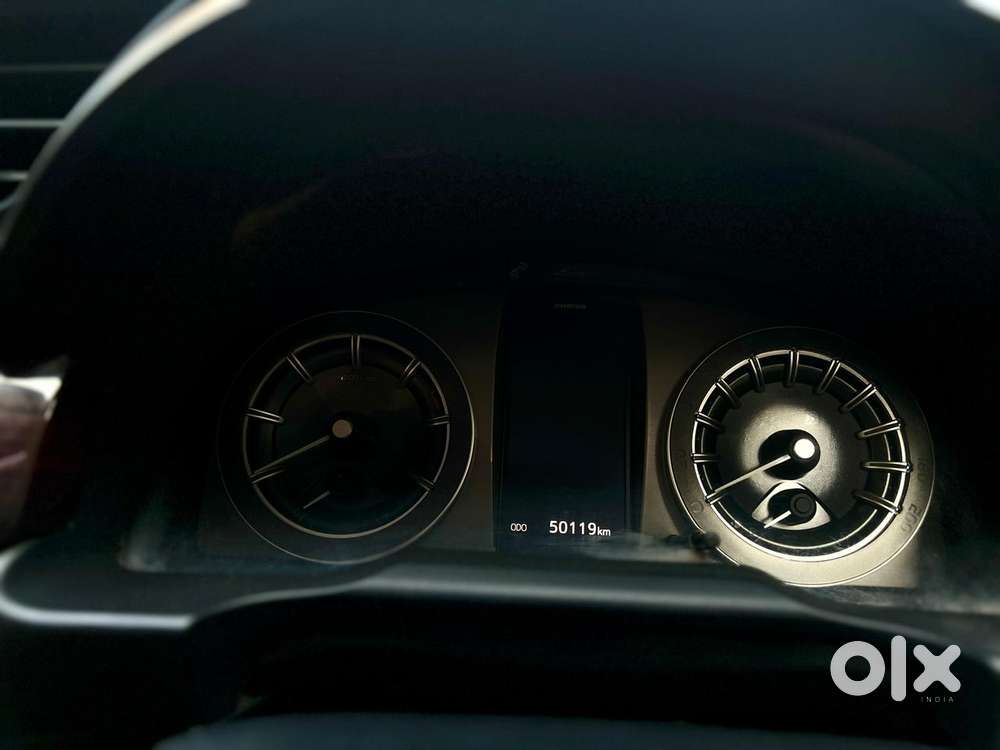 Toyota Innova Crysta 2.4 V 8 Str, 2017, Diesel