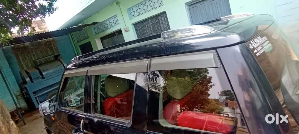 Mahindra Tuv 300 T8