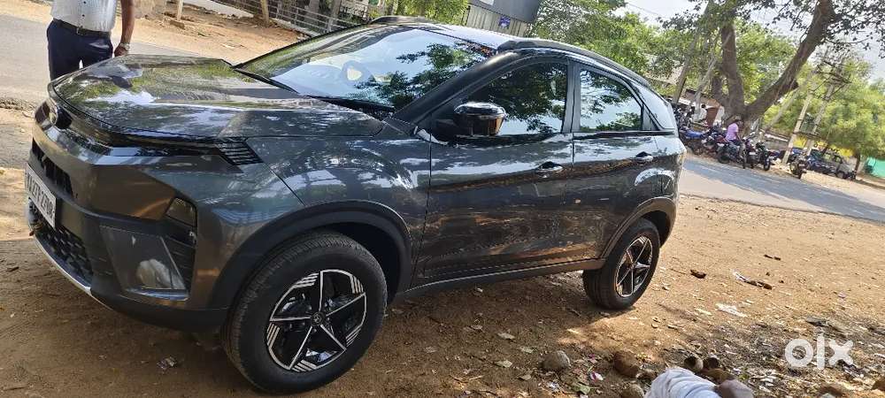 Tata Nexon 2025 Petrol Well Maintained