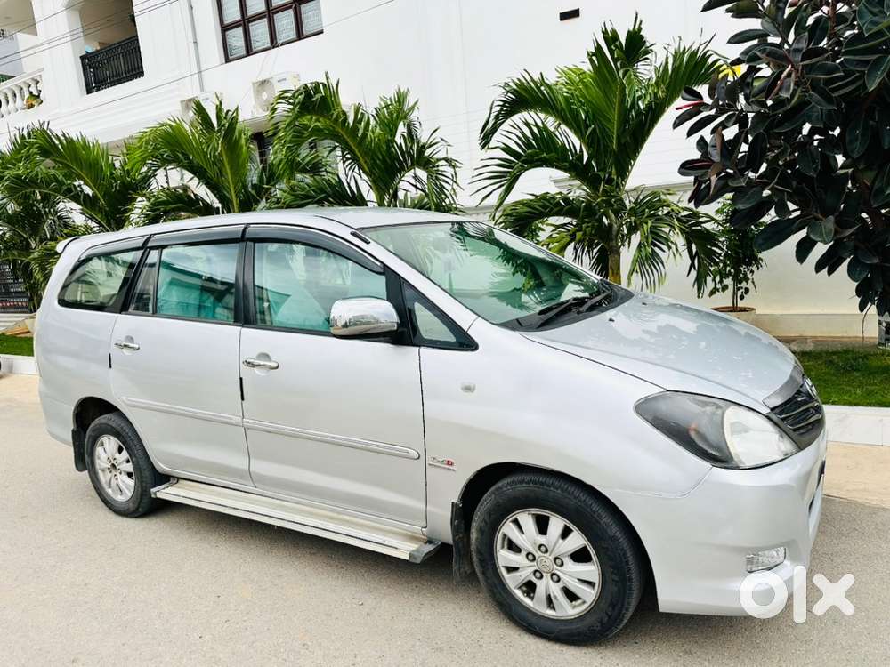 Toyota Innova V Version