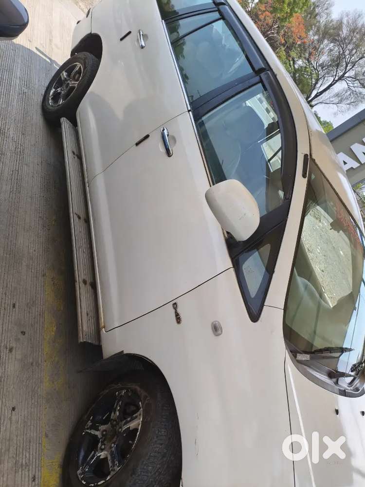 Toyota Innova 2.5 G,diesel,8 Seater,ac,power Windows  Insurance Valid