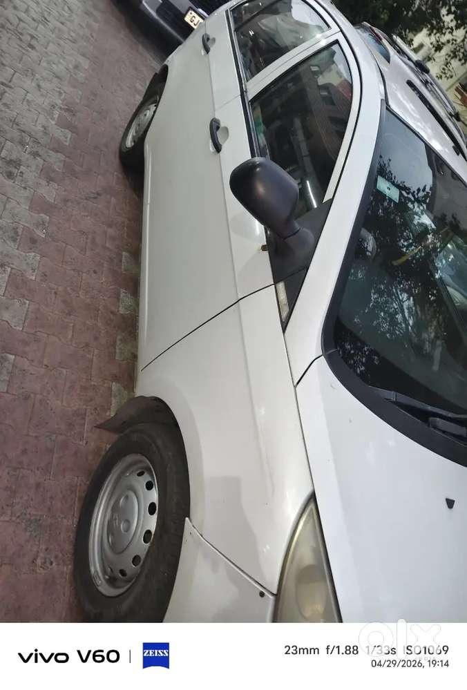 गाड़ी फर्स्ट ओनर मालिक है कोई प्रॉब्लम नहीं है