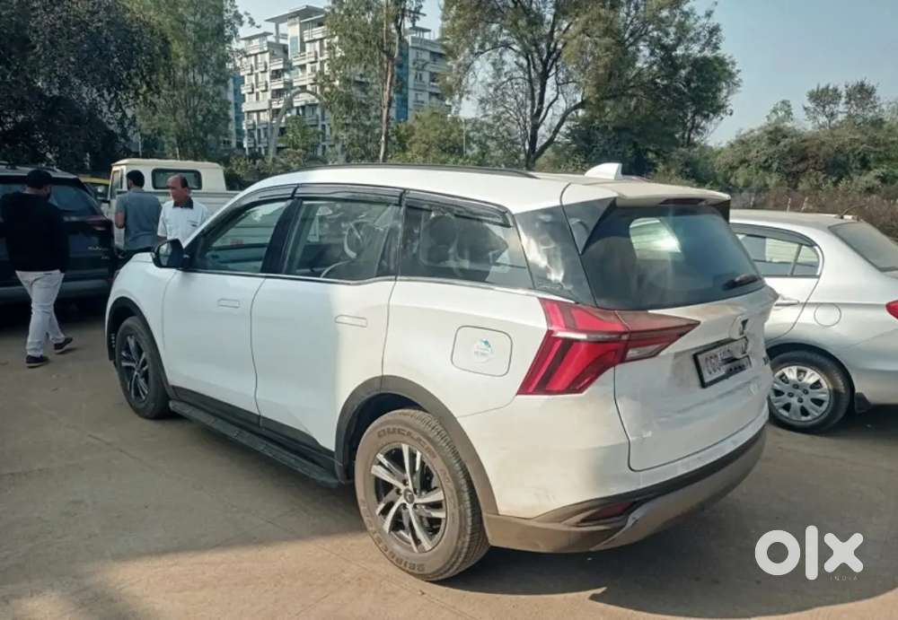 Mahindra Xuv700 Ax5 Petrol Mt 5 Str 2022