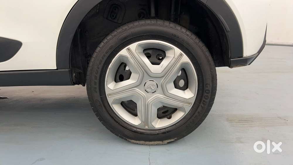 Tata Nexon 1.2 Revotron Xm (s), 2023, Petrol