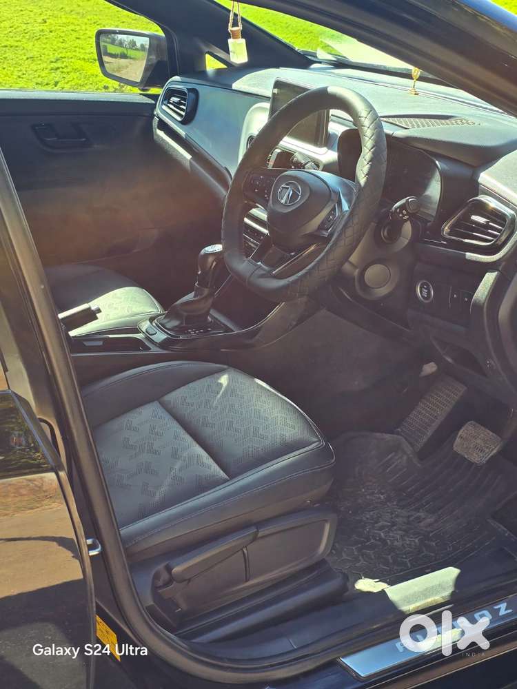 Tata Altroz 1.2 Xza Plus Dark Edition Dct, 2023, Petrol