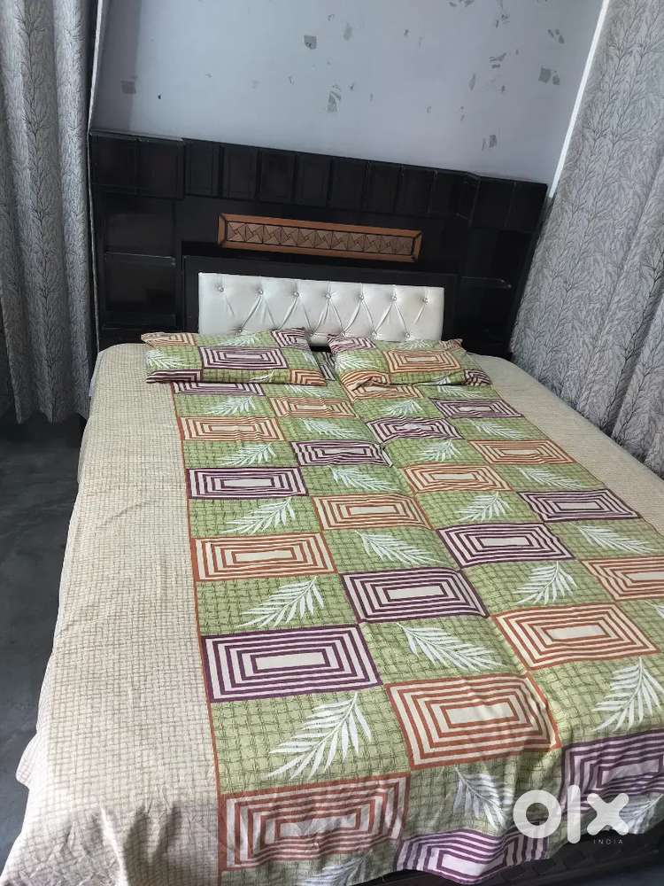 Double Bed Set with Mattress & Matching Dressing Table for Sale!

​
