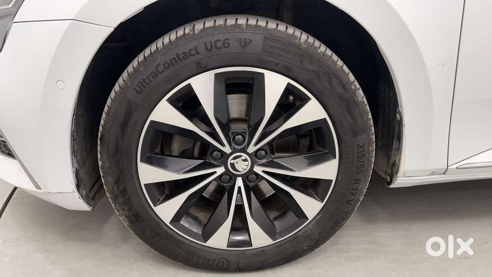 Skoda Superb L&k 1.8 Tsi At, 2023, Petrol