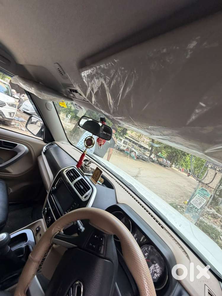 Mahindra Tuv 300 T10, 2018, Diesel