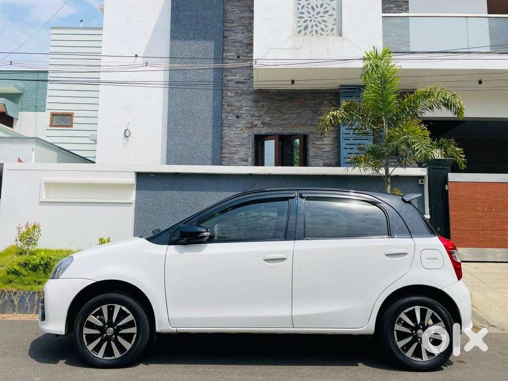 Toyota Etios Liva V Dual Tone, 2019, Petrol