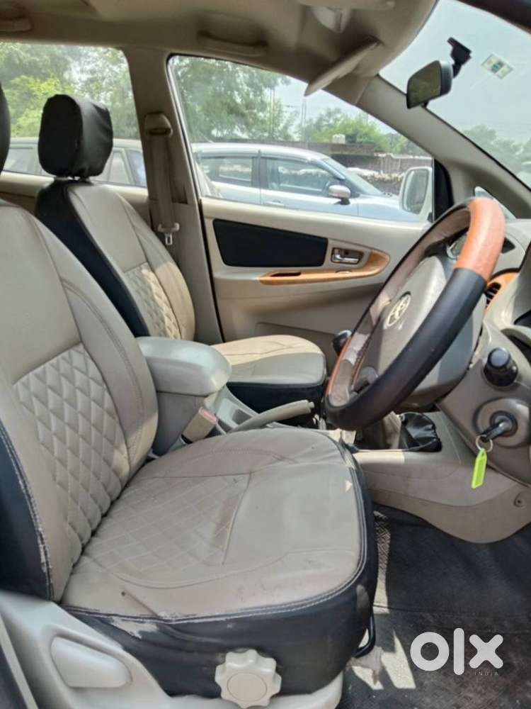 Toyota Innova 2.0 G (petrol) 8 Seater Bs Iv, 2009, Diesel