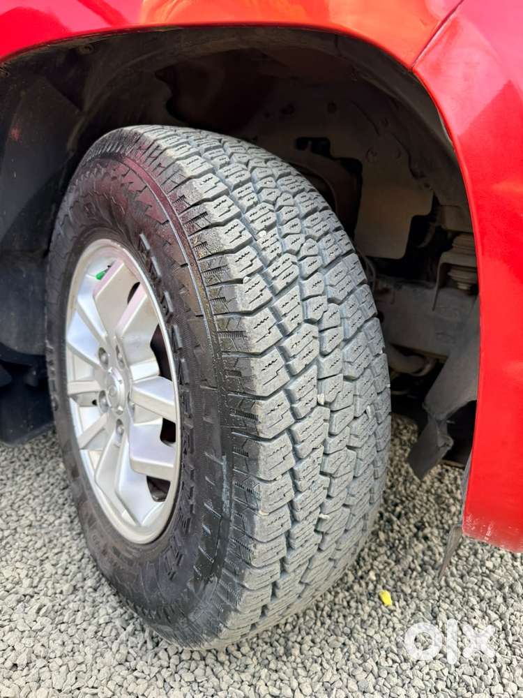 Mahindra Tuv 300 Mhawk100 T8, 2017, Petrol