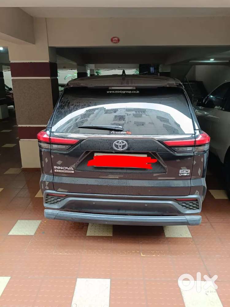 Innova Hycross
