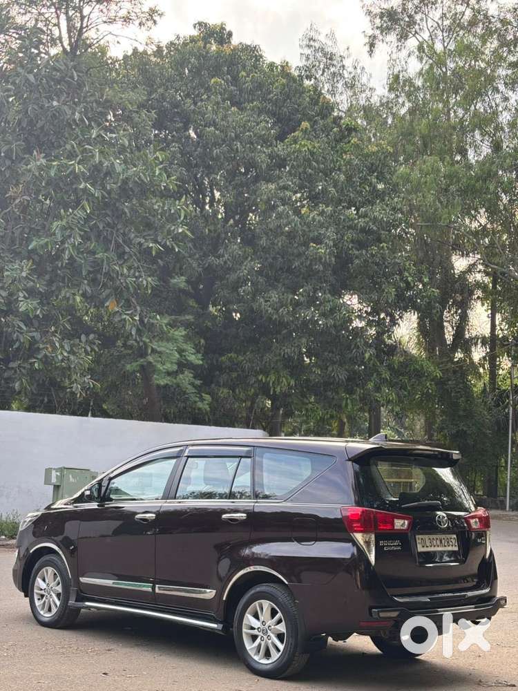 Toyota Innova Crysta 2.4 V, 2017