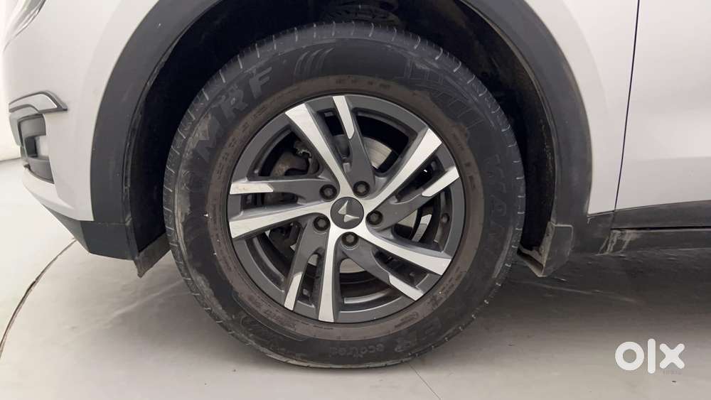 Mahindra Xuv700 2.0 Ax 5 Petrol At Str, 2023, Petrol