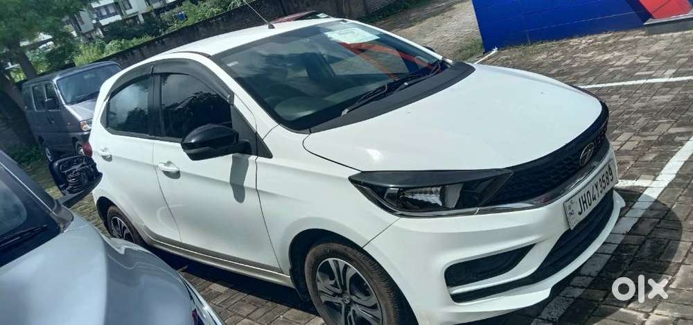 Tata Tiago 1.2 Revotron Xt (o), 2022, Petrol