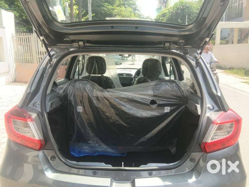 Tata Tiago, 2025, Petrol