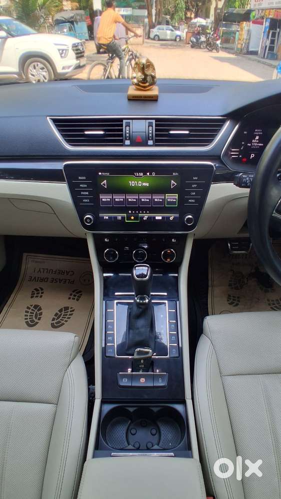 Skoda Superb 2.0 L&k Tsi At, 2022, Petrol
