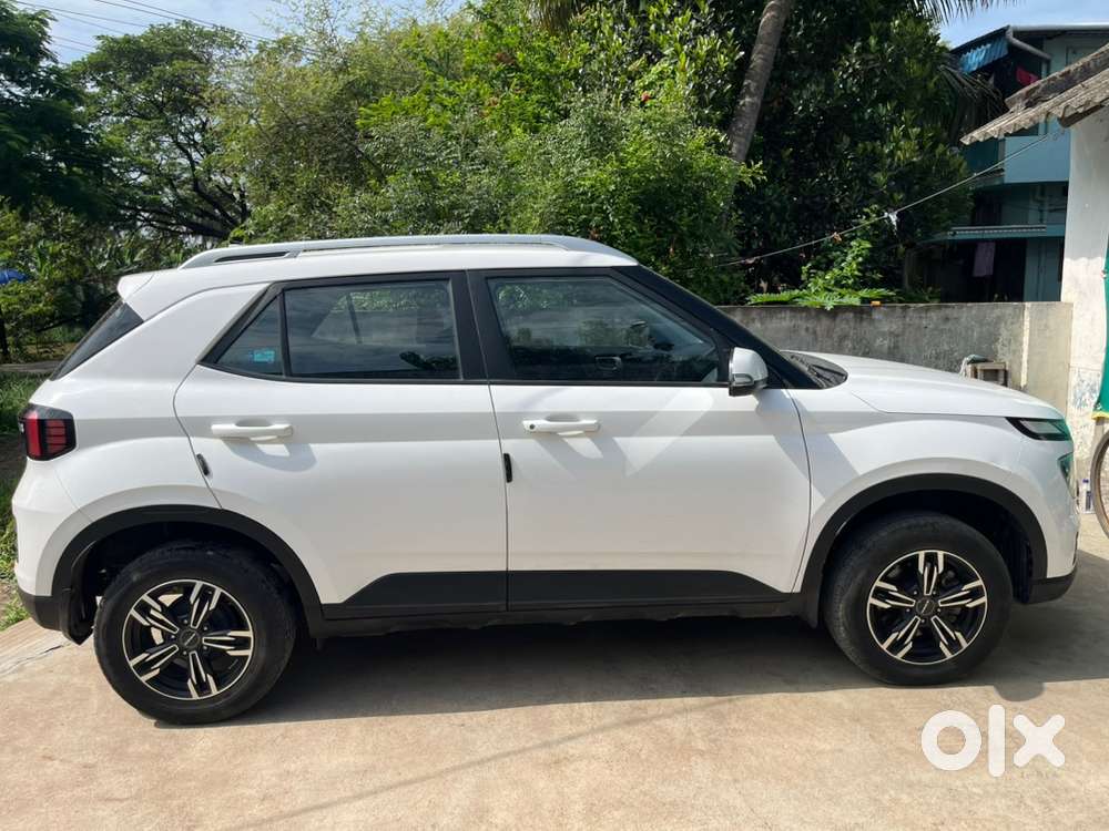 Hyundai Venue Petrol Manual 2024