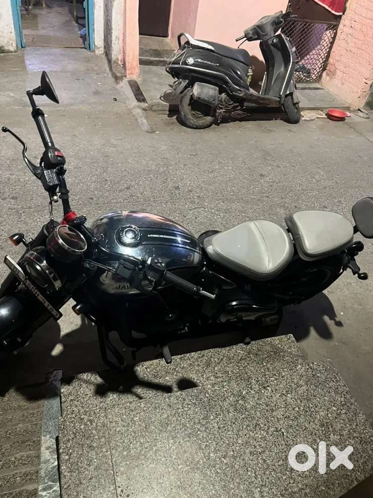 Jawa bobber 42 black mirror