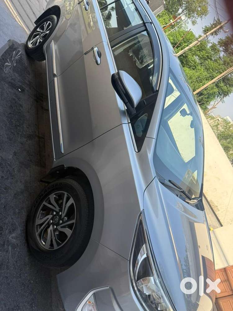 Toyota Innova Crysta 2025 Diesel 5400 Km Driven