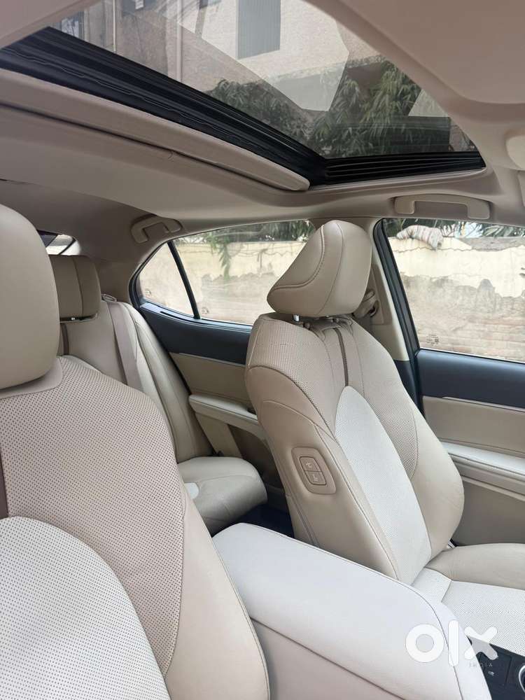 Toyota Camry Hybrid, 2023, Petrol