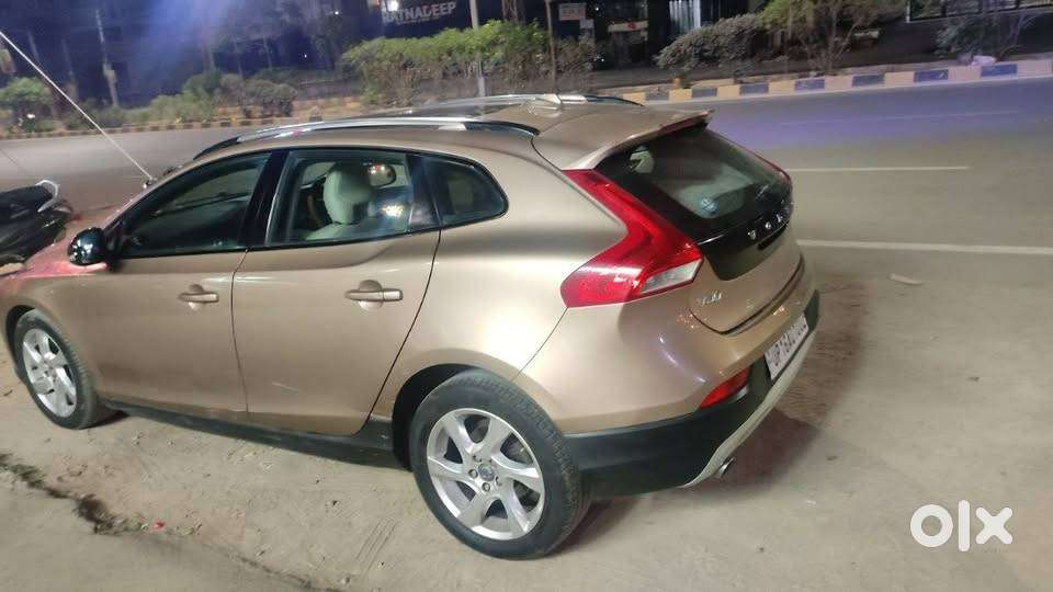 Volvo V40 Cross Country 2013 Diesel Well Maintained