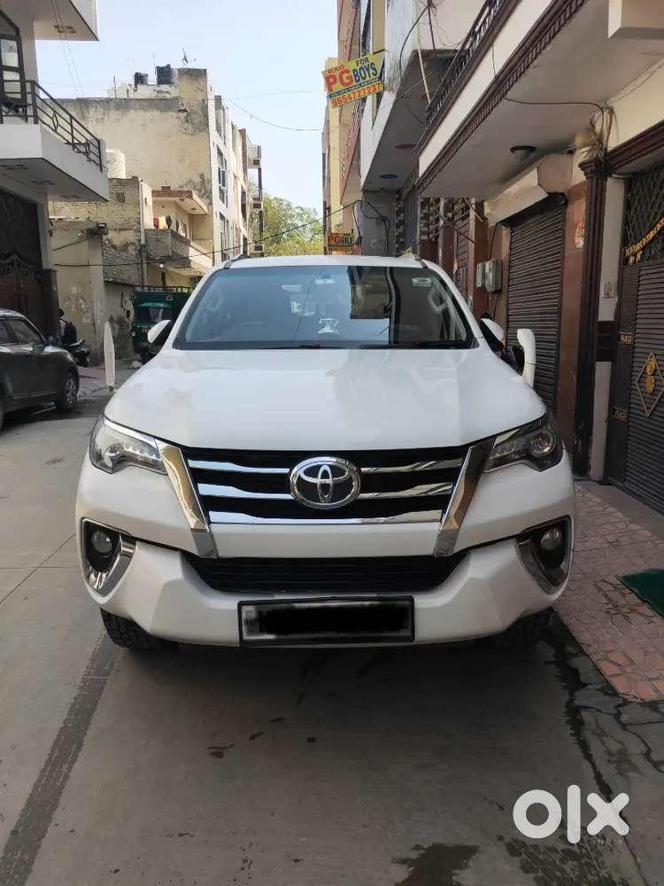 Toyota Fortuner Diesel Manual 2017 With Service Record, Price Is Negot
