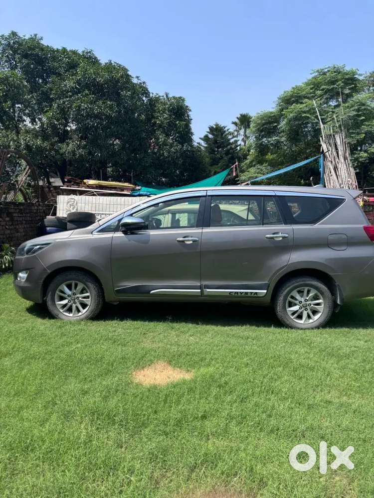 Toyota Innova Crysta 2.4 V 2019